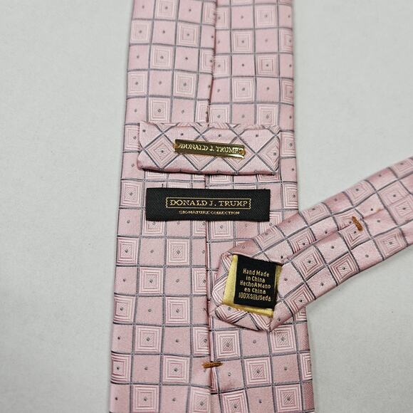 Donald J. Trump Signature Collection Men Silk Tie Pink Geometric Squares Wedding - Picture 4 of 6